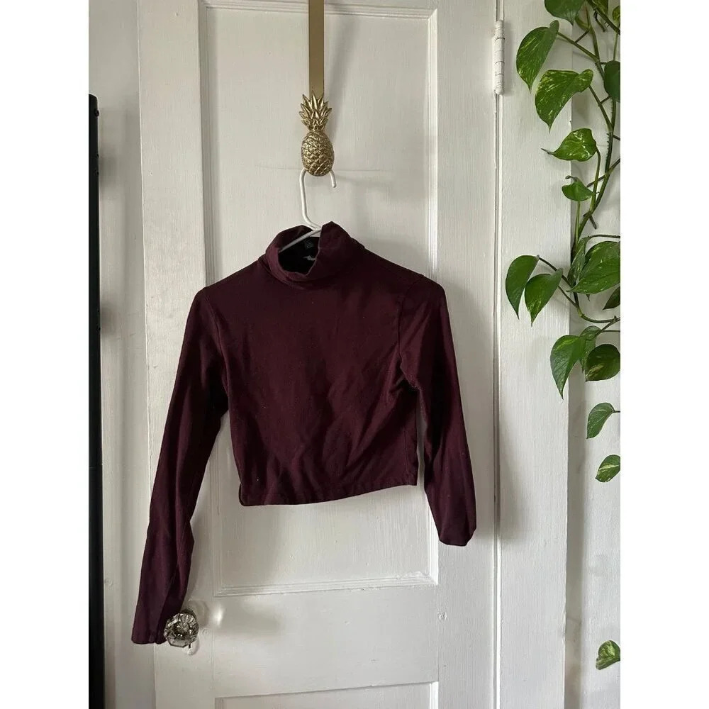 Forever21 Women’s size medium maroon turtleneck